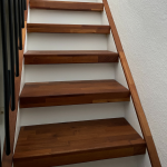 Treppenrenovierung mit Stufen aus Massivholz